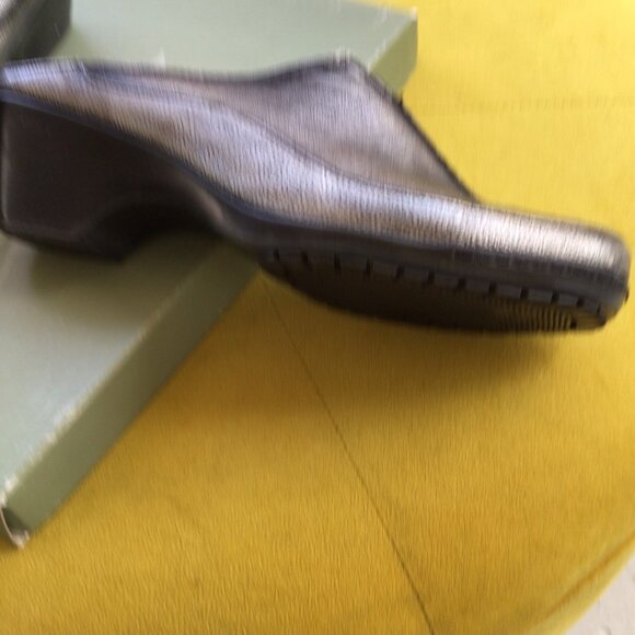 Nurture Mules Slip-On Leather Clogs Silver Pewter  Comfort Shoes Women’s Size 8M - Picture 2 of 7
